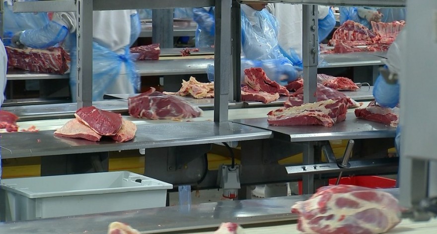 China autoriza mais 25 frigoríficos brasileiros para exportação de carnes